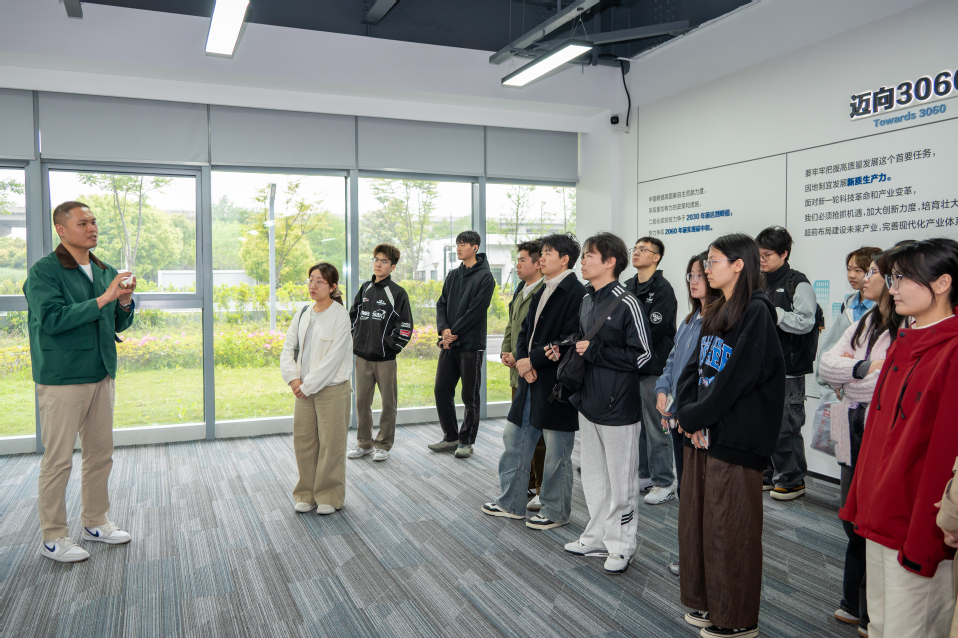 TYC234CC太阳成集团师生赴上海融和元储能源有限公司参观学习